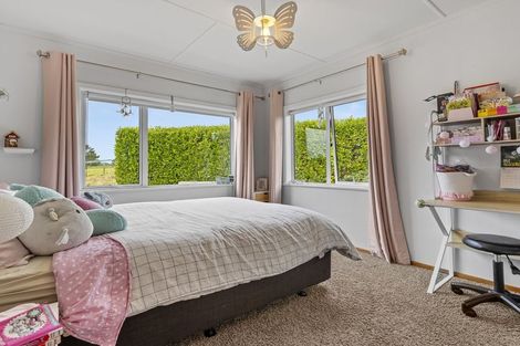 Photo of property in 325 Richmond Road, Lepperton, New Plymouth, 4373