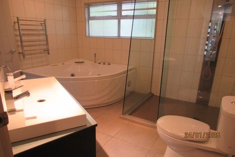 Photo of property in 4313a Great North Road, Glendene, Auckland, 0602