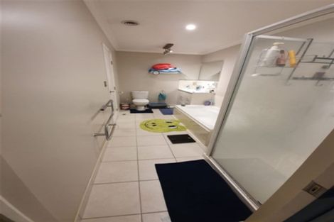 Photo of property in 11d Clearwater Cove, West Harbour, Auckland, 0618