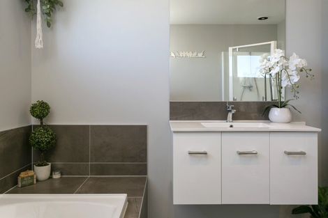 Photo of property in 295 Tauhara Ridge Drive, Richmond Heights, Taupo, 3330