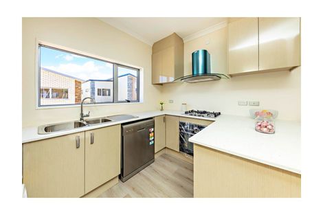 Photo of property in 55a Senator Drive, Manurewa, Auckland, 2105