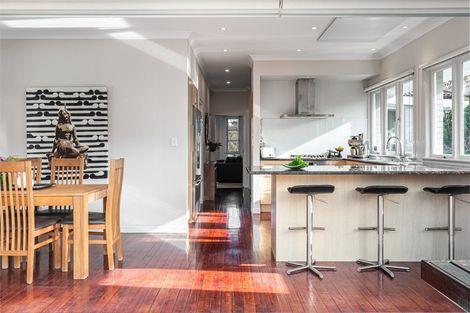 Photo of property in 18 Wairoa Road, Narrow Neck, Auckland, 0624