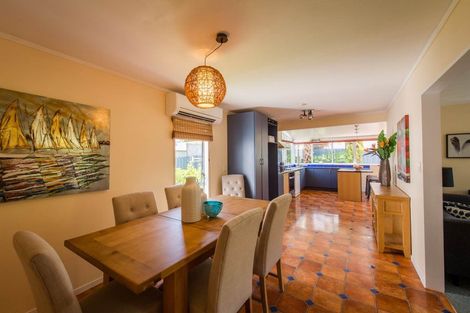 Photo of property in 1/6 Sandgate Avenue, Botany Downs, Auckland, 2010