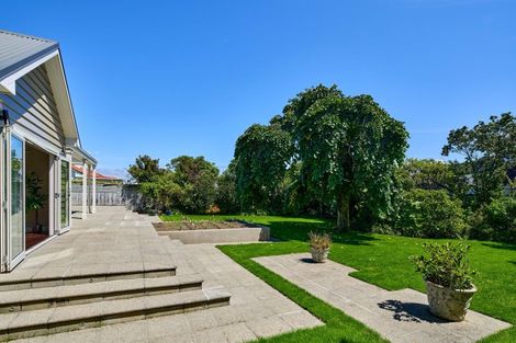 Photo of property in 5 Cheviot Road, Lowry Bay, Lower Hutt, 5013