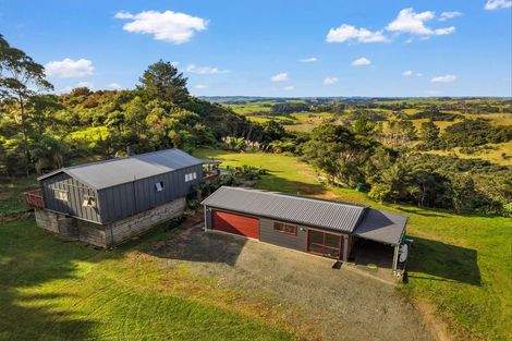 Photo of property in 129 Mcleod Road, South Head, Helensville, 0874