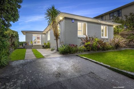 Photo of property in 17 Cave Road, Houghton Bay, Wellington, 6023