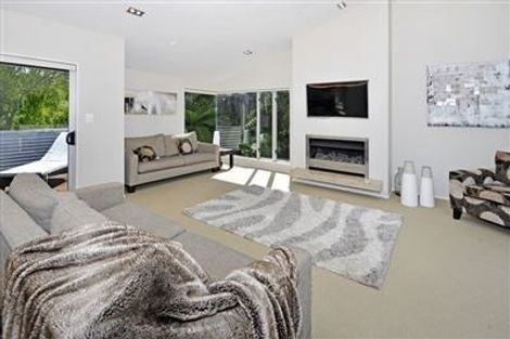 Photo of property in 20 Garmons Way, Castor Bay, Auckland, 0620
