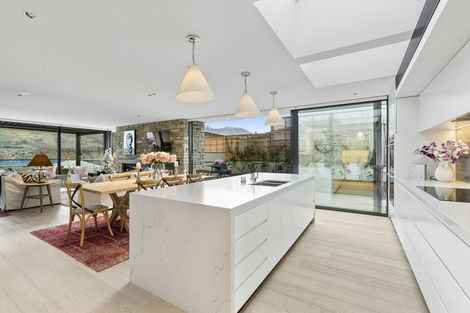 Photo of property in 12 Bay Rise, Wanaka, 9305