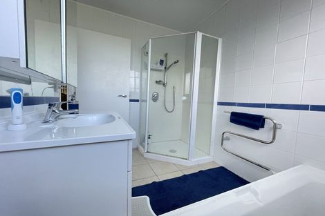 Photo of property in 28a Waimumu Road, Massey, Auckland, 0614