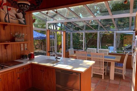 Photo of property in 5 Queen Street, Northcote Point, Auckland, 0627