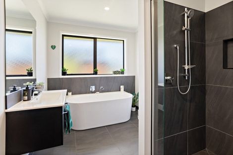 Photo of property in 29 Awatea Drive, Whitianga, 3510