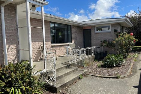 Photo of property in 135 Avonhead Road, Avonhead, Christchurch, 8042