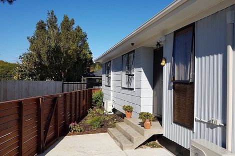 Photo of property in 71b Solar Road, Glen Eden, Auckland, 0602