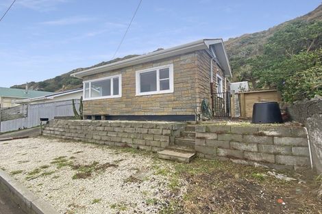 Photo of property in 37 Moa Point Road, Moa Point, Wellington, 6022