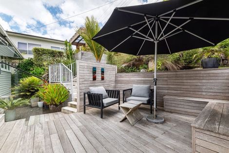 Photo of property in 40 Peter Terrace, Castor Bay, Auckland, 0620