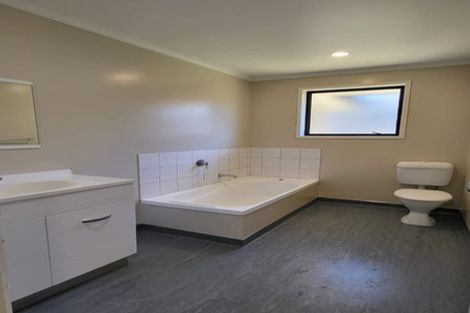 Photo of property in 49 Cyclamen Road, Mangere, Auckland, 2022