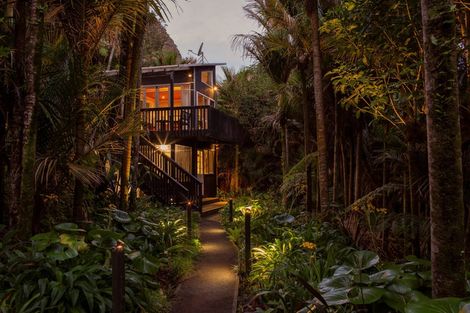 Photo of property in 10-12 Glenesk Road, Piha, New Lynn, 0772