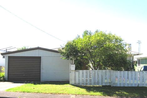 Photo of property in 2/10 Cron Avenue, Te Atatu South, Auckland, 0610