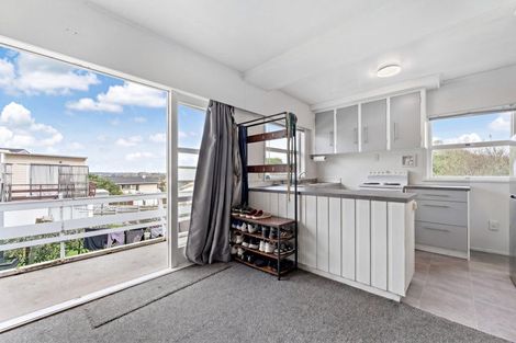 Photo of property in 15 Jaemont Avenue, Te Atatu South, Auckland, 0610