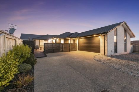 Photo of property in 4 Harding Drive, Papamoa Beach, Papamoa, 3118