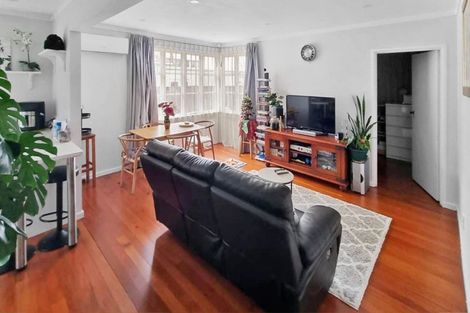 Photo of property in 2/11 Fruitvale Road, New Lynn, Auckland, 0600