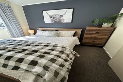 Photo of property in 2/12 Gradwell Place, Two Mile Bay, Taupo, 3330