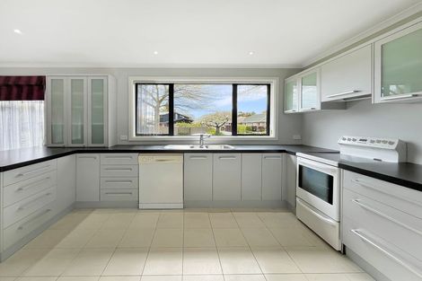 Photo of property in 17 Burnside Crescent, Burnside, Christchurch, 8053