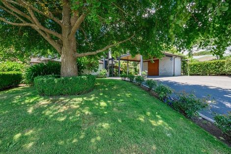 Photo of property in 11 Walnut Grove, Waikanae, 5036