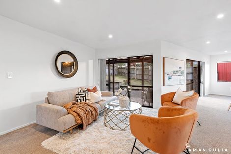 Photo of property in 2/26 Unsworth Drive, Unsworth Heights, Auckland, 0632