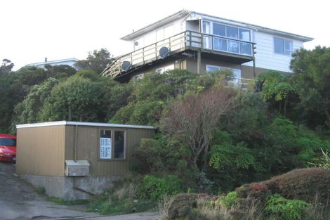 Photo of property in 5 Somes Crescent, Newlands, Wellington, 6037