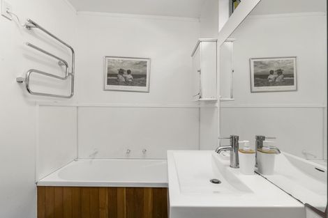 Photo of property in 465 Muritai Road, Eastbourne, Lower Hutt, 5013