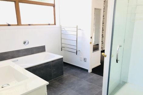 Photo of property in 56 Henwood Road, Taupaki, Henderson, 0782