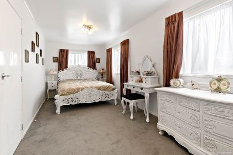 Photo of property in 4 De Thiery Place, Pakuranga Heights, Auckland, 2010