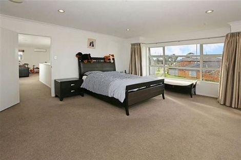 Photo of property in 106 Lake Panorama Drive, Henderson Valley, Auckland, 0612