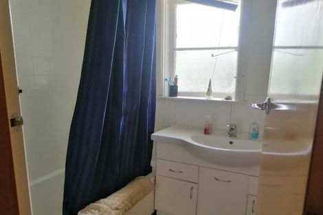 Photo of property in 2a Sutherland Avenue, Silverstream, Upper Hutt, 5019