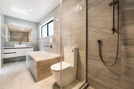 Photo of property in 76a Botany Road, Botany Downs, Auckland, 2010