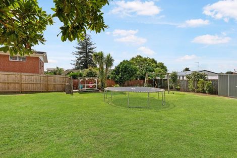 Photo of property in 12 Norfolk Rise, Waiuku, 2123