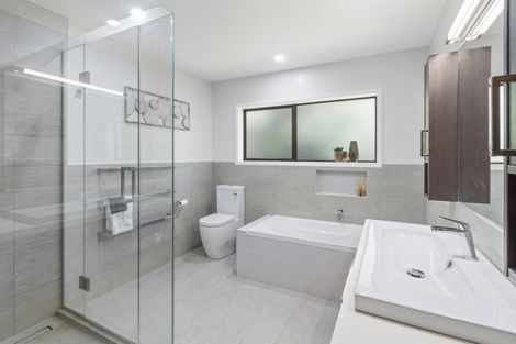 Photo of property in 172 Walter Strevens Drive, Conifer Grove, Takanini, 2112