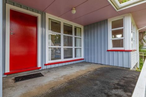 Photo of property in 71 Awanui Street, Merrilands, New Plymouth, 4312