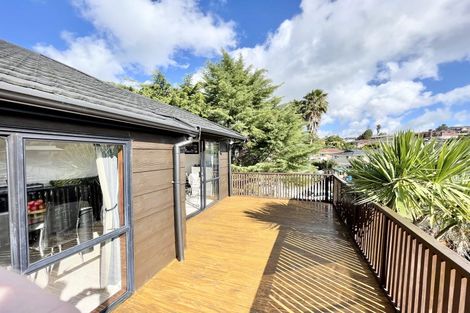 Photo of property in 32 Cron Avenue, Te Atatu South, Auckland, 0610