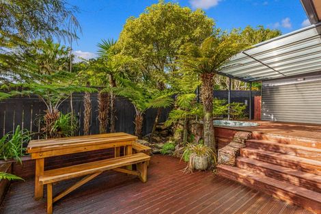 Photo of property in 33 Taipari Road, Te Atatu Peninsula, Auckland, 0610