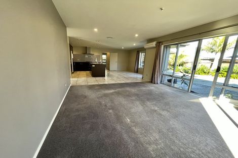 Photo of property in 5 Alvre Place, Flat Bush, Auckland, 2016