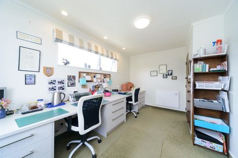 Photo of property in 15 Parkland Crescent, Terrace End, Palmerston North, 4410