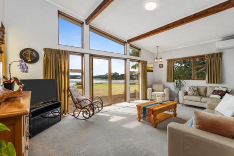 Photo of property in 130 Racecourse Road, Waiuku, 2123
