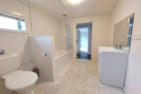 Photo of property in 56 Sherwood Avenue, Te Atatu South, Auckland, 0610