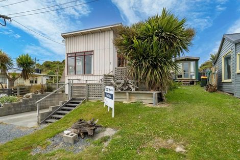 Photo of property in 1 Rimu Street, Kaka Point, Balclutha, 9271