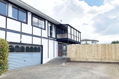 Photo of property in 2/4 Albert Street, Papakura, 2110