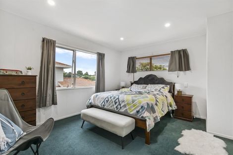 Photo of property in 2/1 Mossop Rise, Glenfield, Auckland, 0629