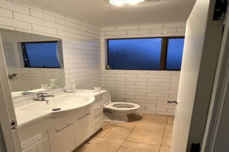 Photo of property in 16 Massine Place, Randwick Park, Auckland, 2105