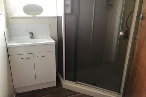 Photo of property in 17 William Souter Street, Forrest Hill, Auckland, 0620